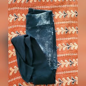 Alo Goddess leggings Medium M Viper Snake